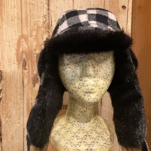 Plaid black and white Faux  fur hat
